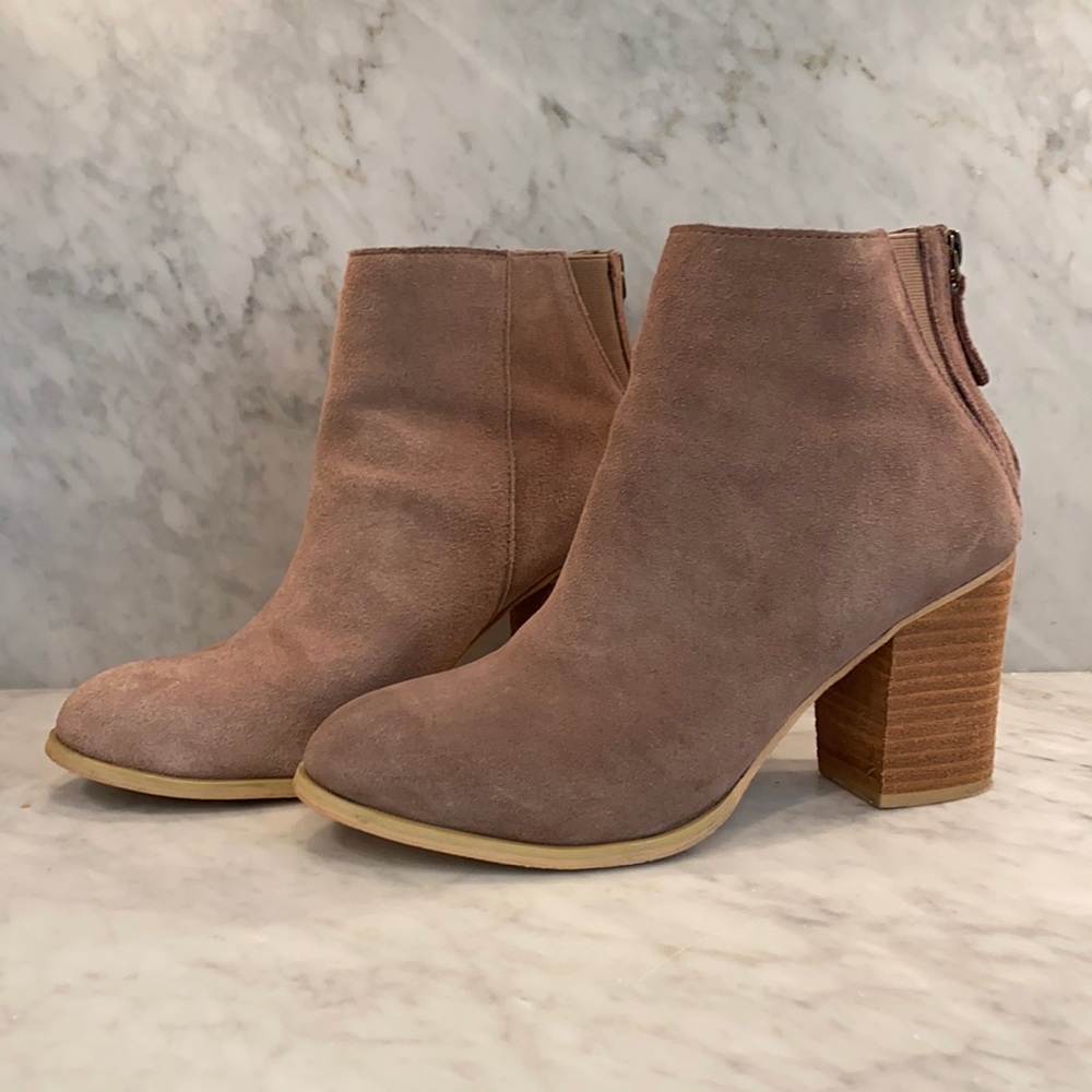 Urban outfitters size 8 suede booties!!